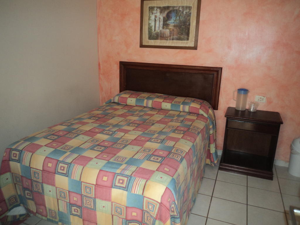 Hotel California Navojoa Ruang foto